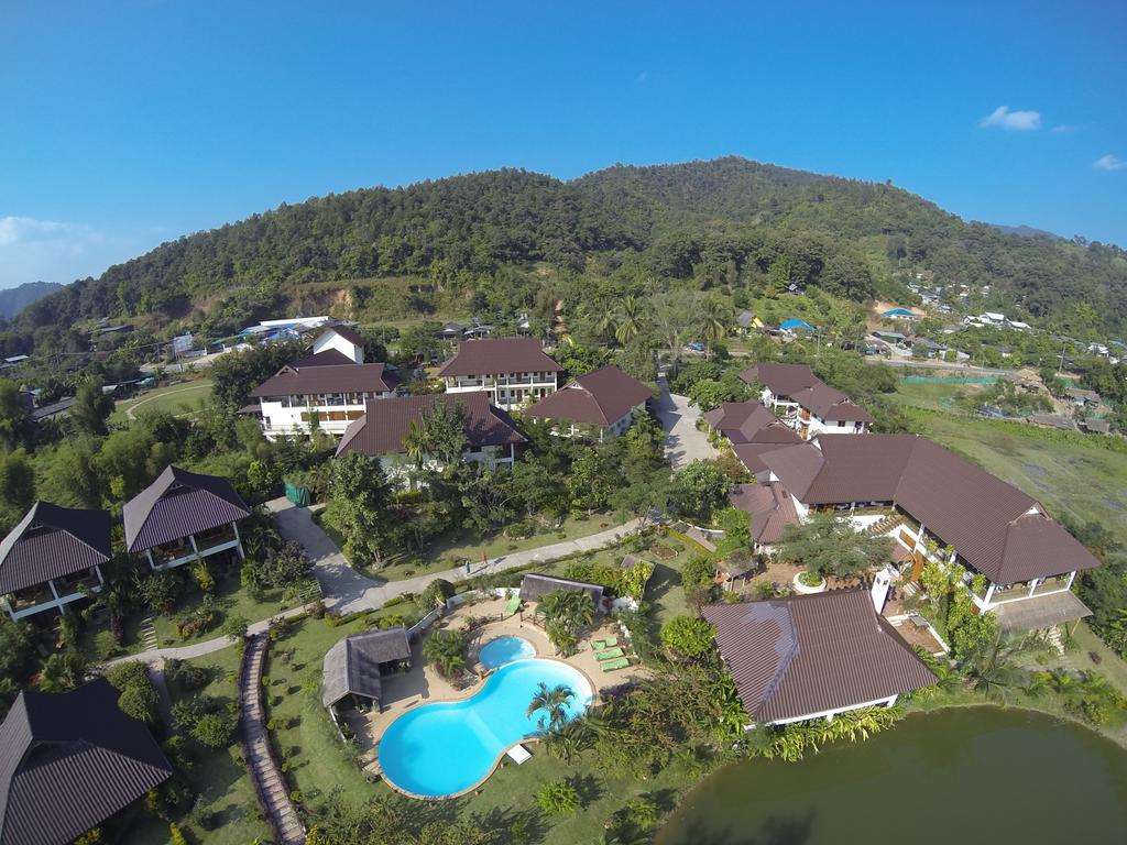 Maekok River Village Resort Mae Ai Ngoại thất bức ảnh