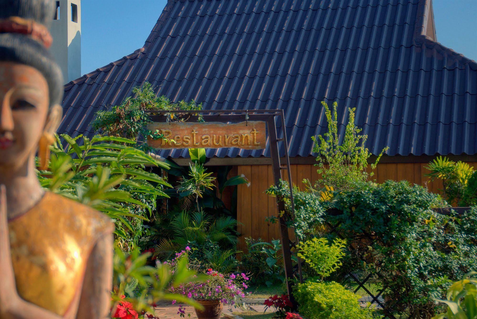 Maekok River Village Resort Mae Ai Ngoại thất bức ảnh