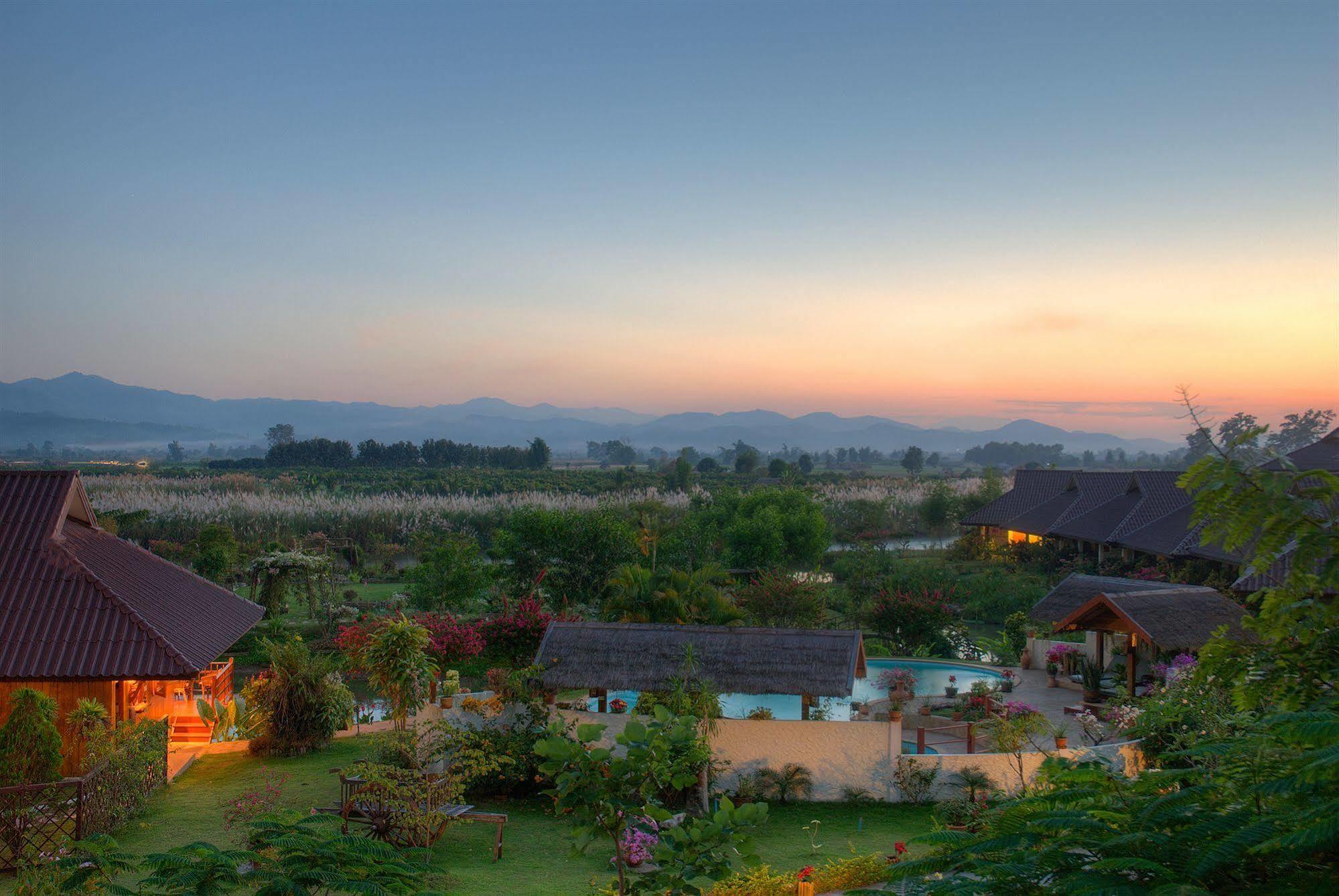 Maekok River Village Resort Mae Ai Ngoại thất bức ảnh