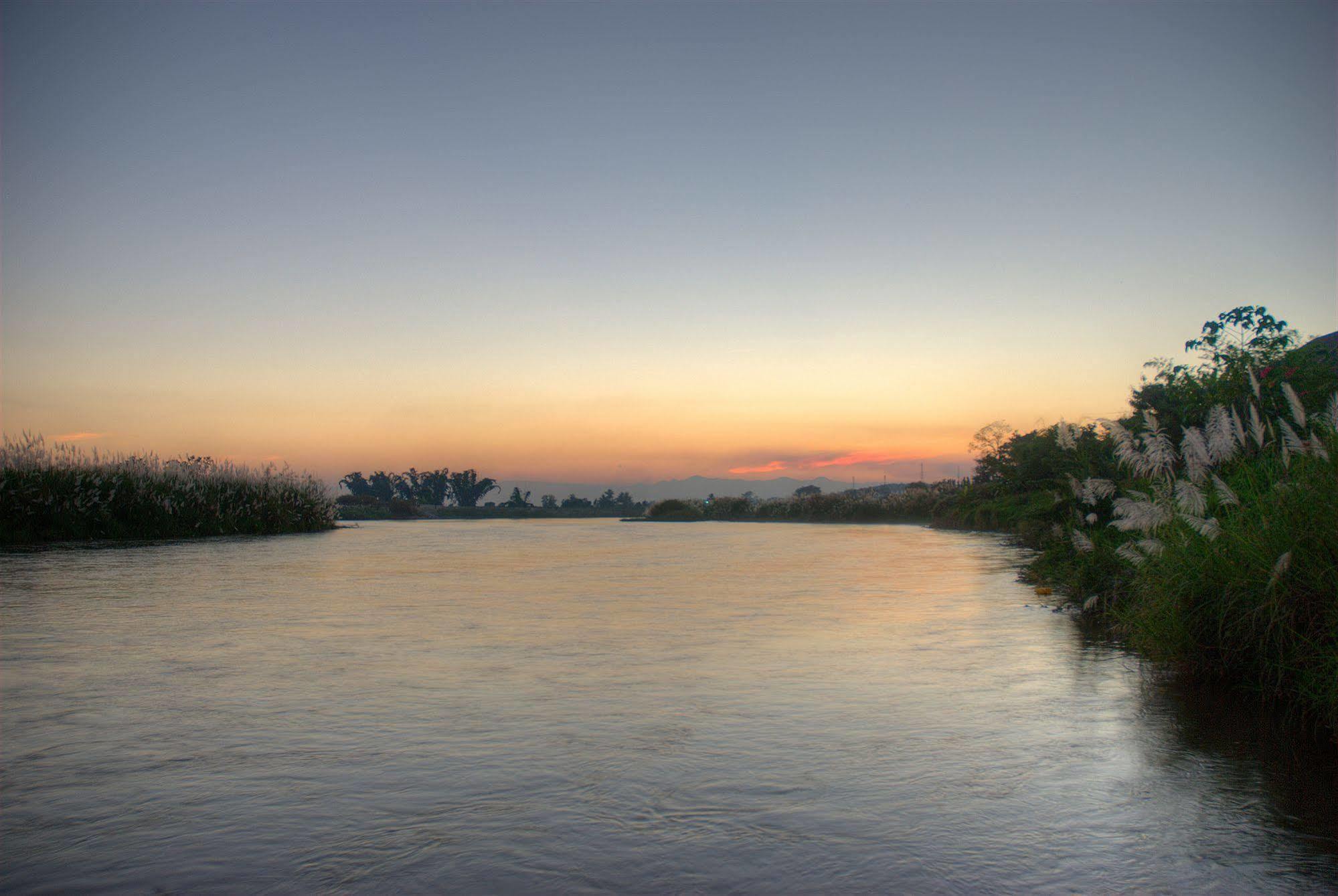 Maekok River Village Resort Mae Ai Ngoại thất bức ảnh