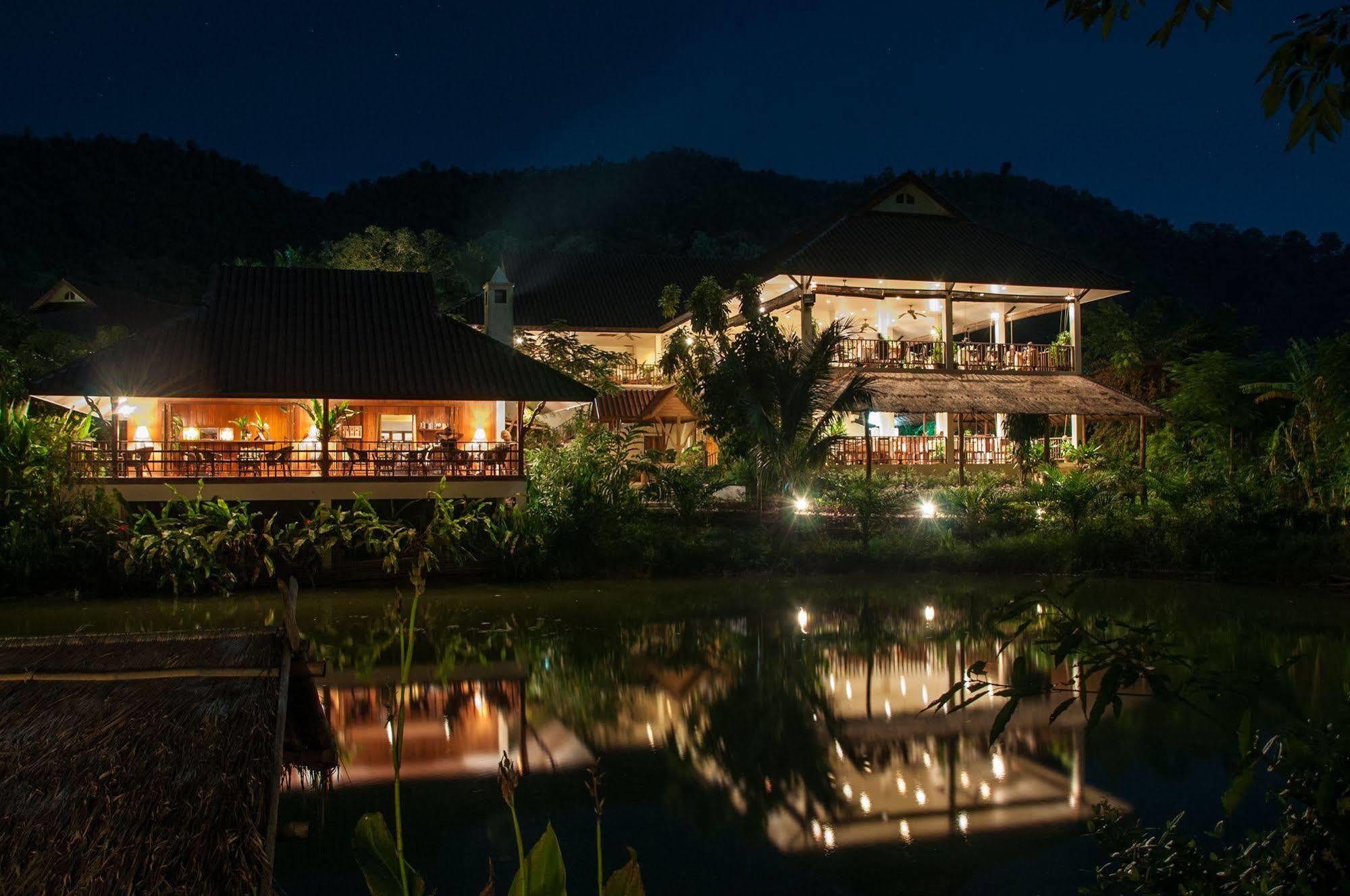 Maekok River Village Resort Mae Ai Ngoại thất bức ảnh
